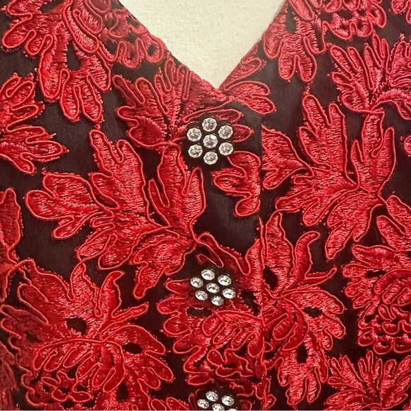 Couture lace formal halter top. Imported Italian lace. - Picture 7 of 7